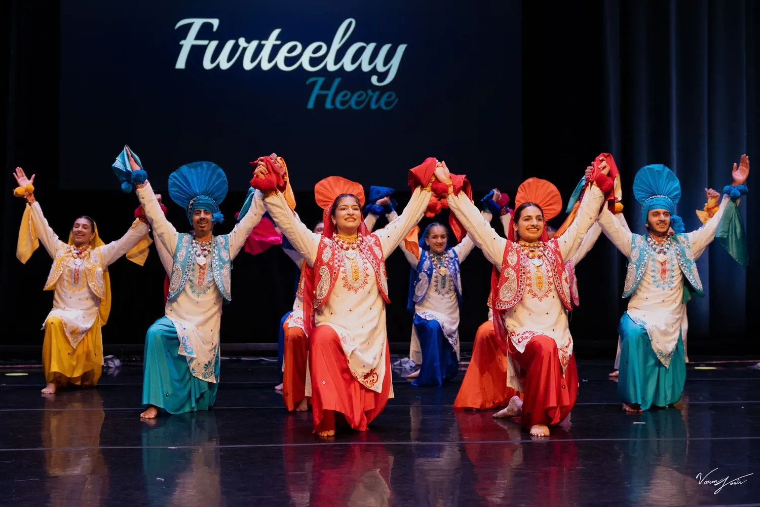 Furteelay Heere performing Bhangra
