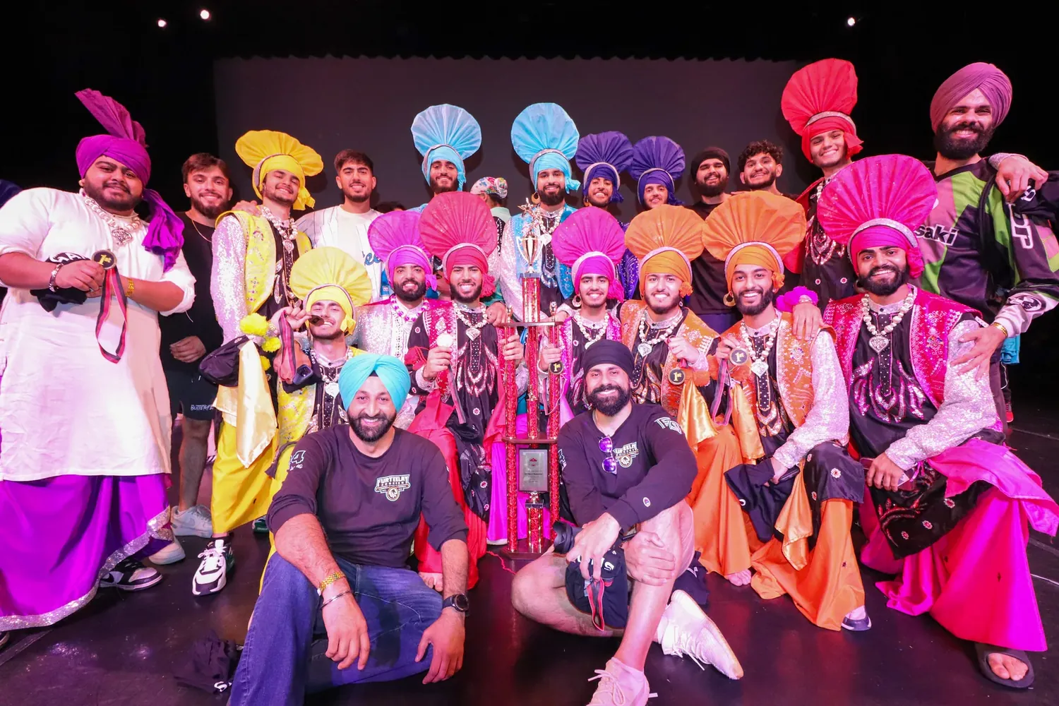 Furteelay Shokeen performing Bhangra